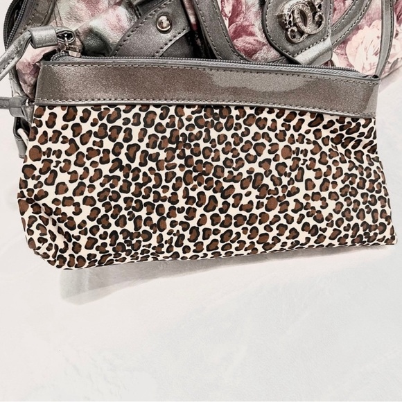 NWOT Sharif 1827 purse in silver/pink floral. - Picture 4 of 11